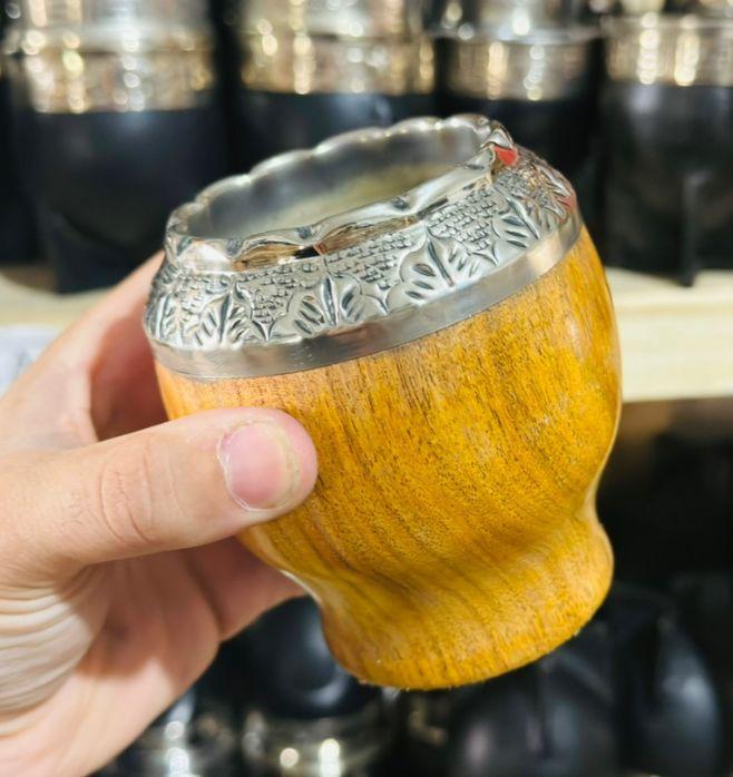 Torpedo de algarrobo barnizado virola de alpaca cincelado artesanal