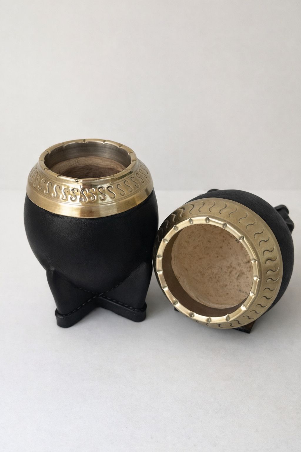 TORPEDO guarda de ALPACA cincelada - cuero NEGRO - calabaza