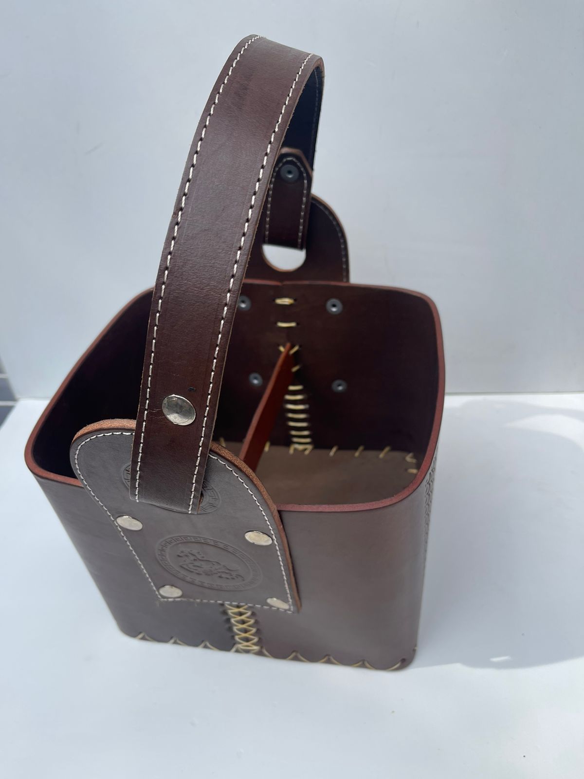 Canasta 100% cuero grande color MARRON