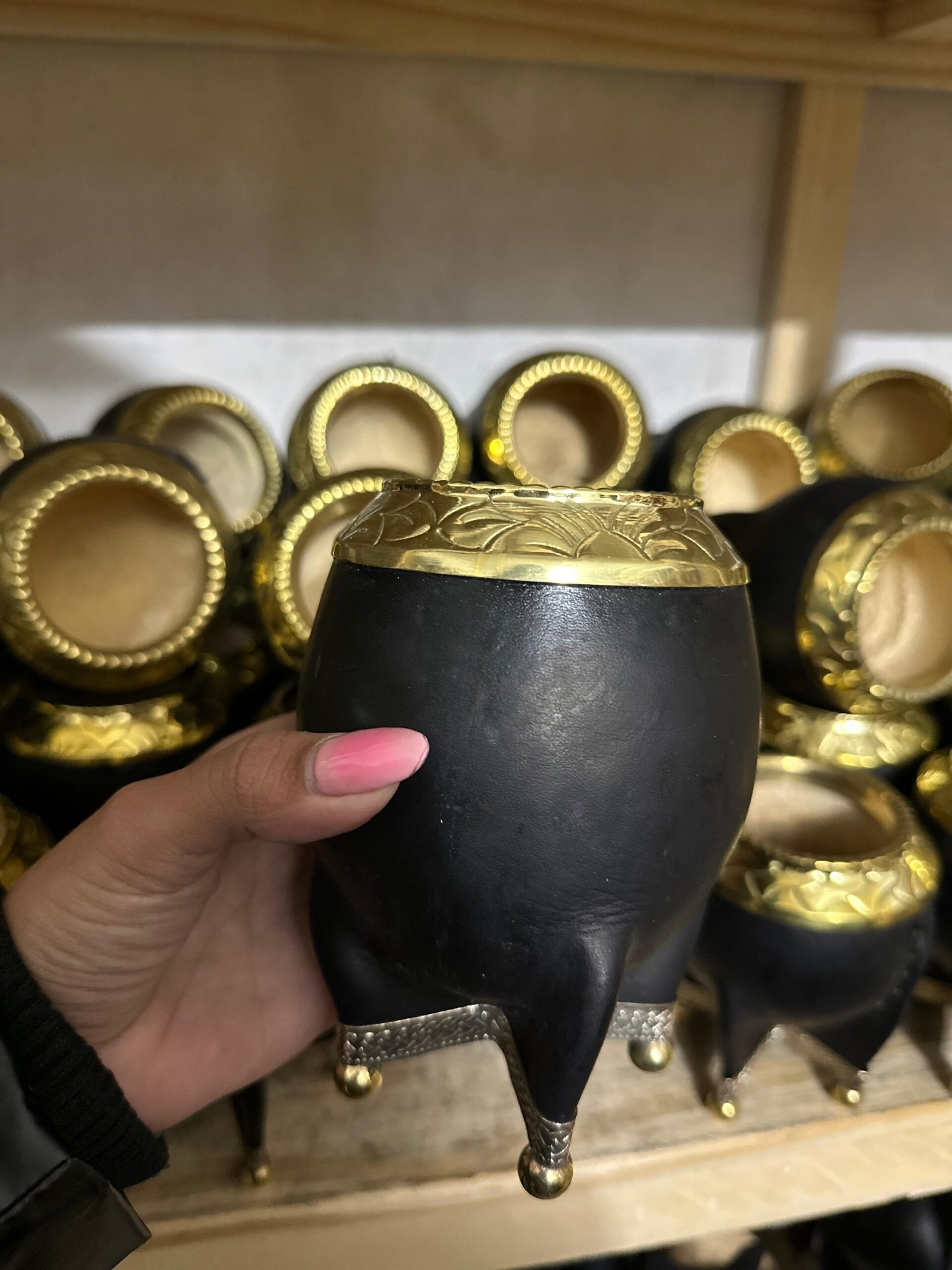 Torpedo liso virola de bronce cincelada con base de alpaca y pelotitas de bronce-Negro