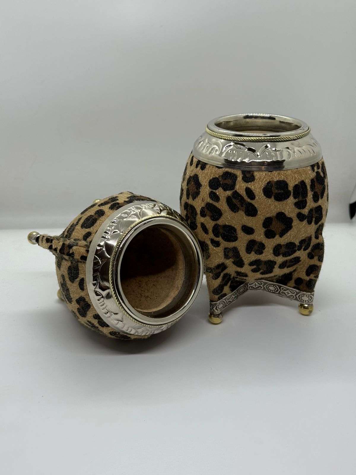 Torpedo animal print con base de alpaca. anillo y pelotas de bronce