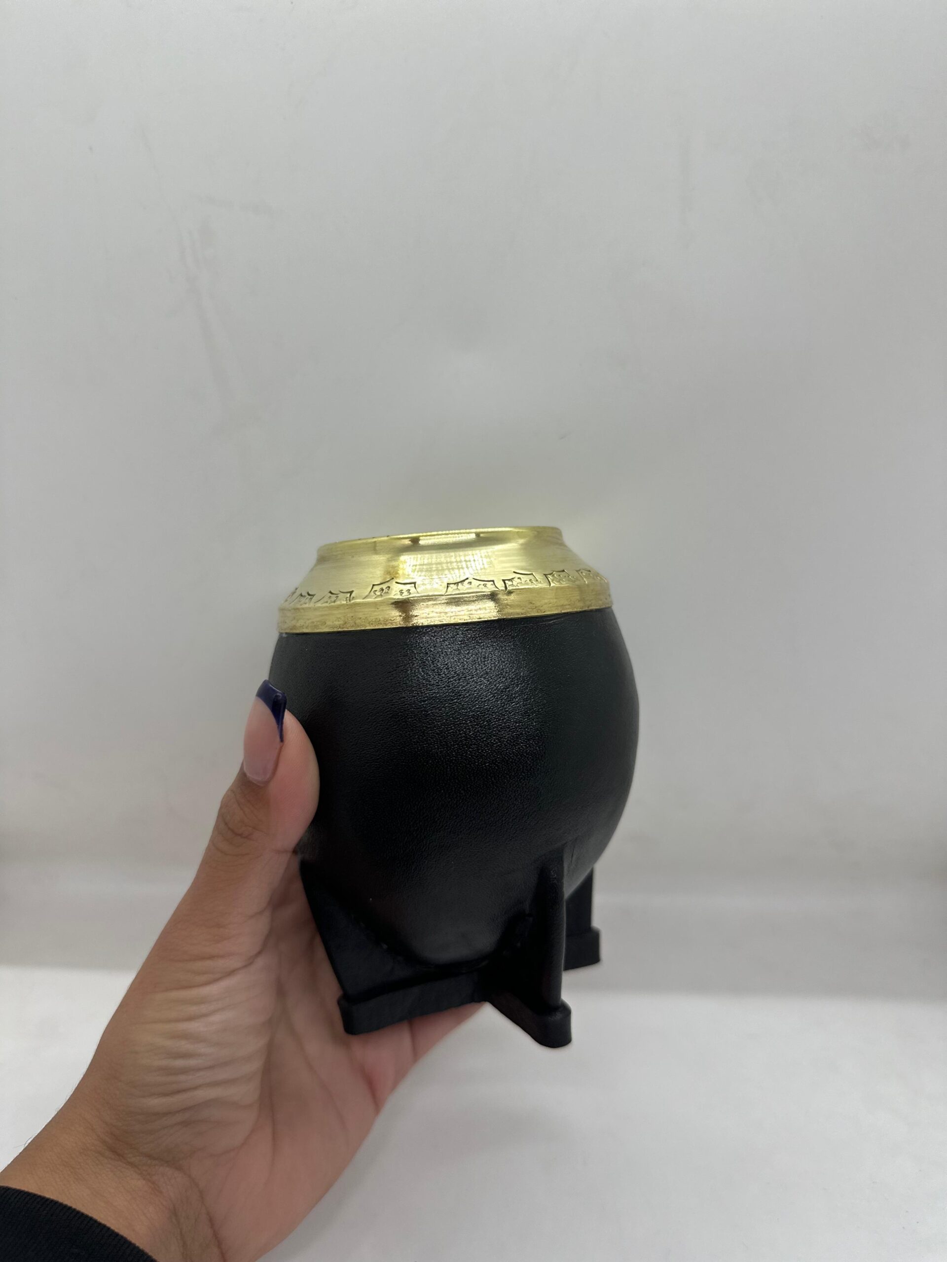 mate torpedo - GUARDA DE BRONCE CINCELADA - cuero negro - calabaza