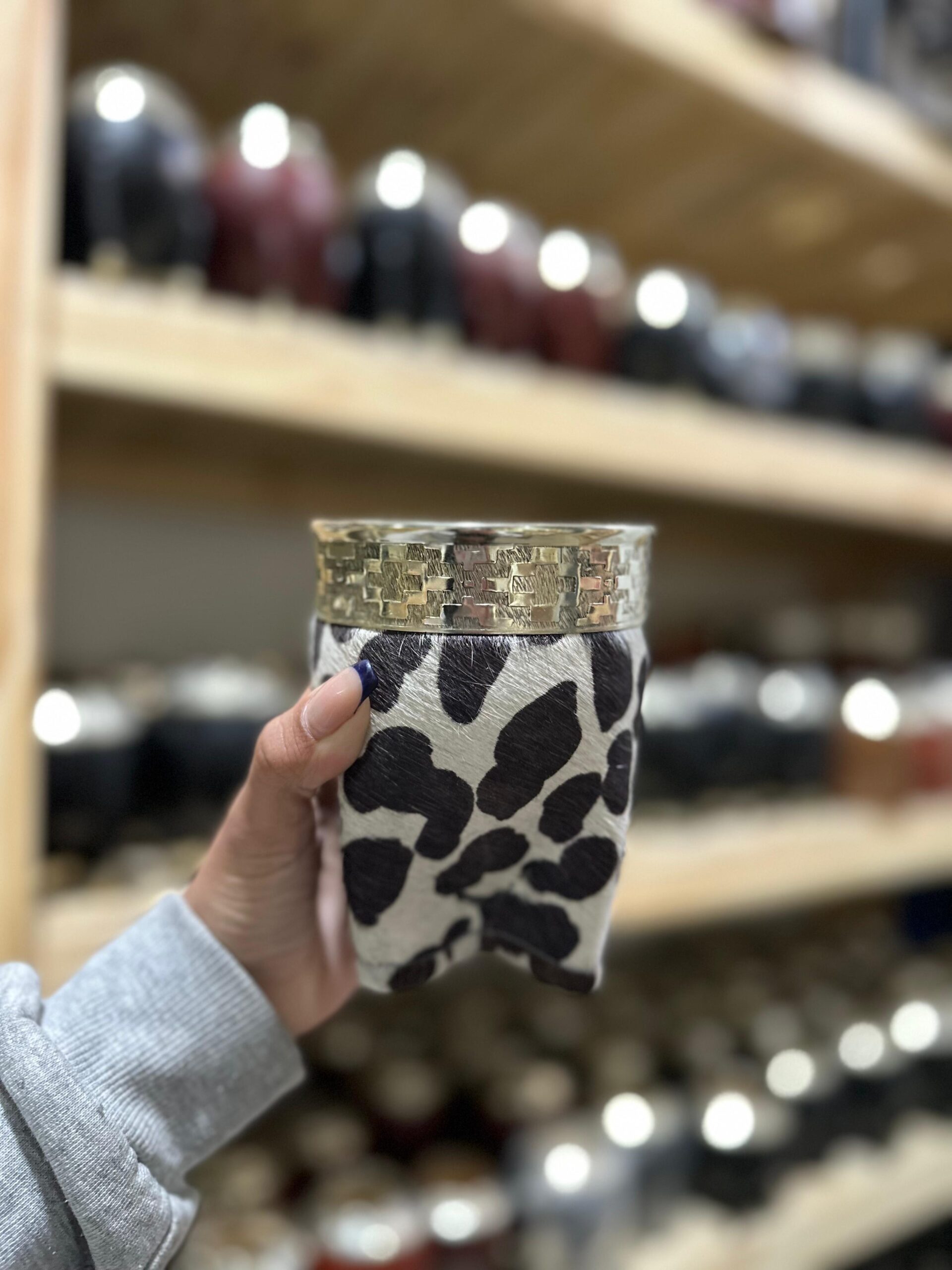 mate imperial - cuero vaquita BLANCO Y NEGRO - guarda de alpaca - calabaza - tamaño mediano.