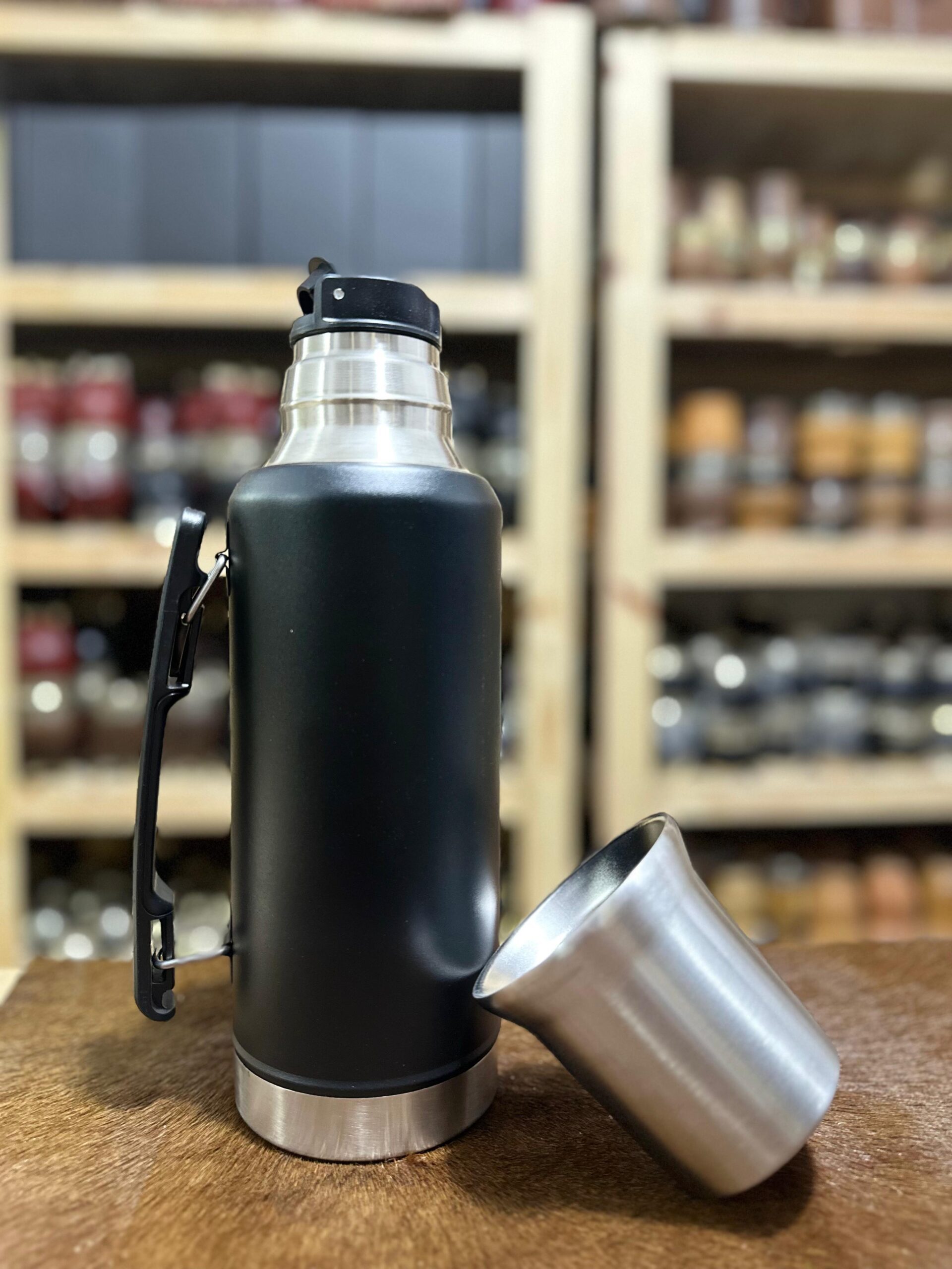 Termo System 1.2L con manija pico system y tapa mate color negro