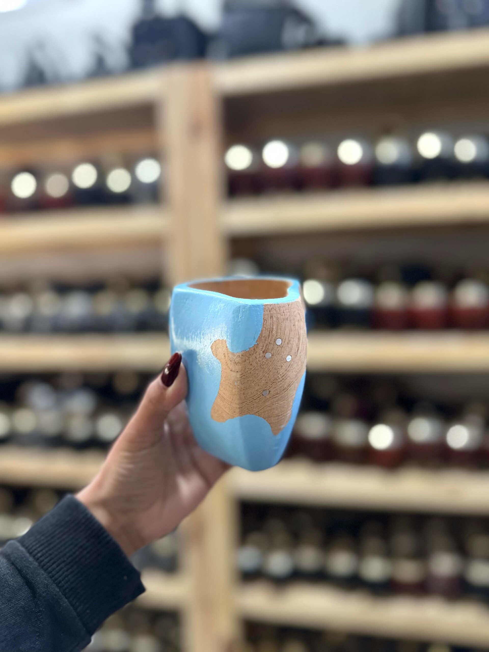 Mate ranchero moldeado y pintado a mano trabajo todo artesanal manchas celeste