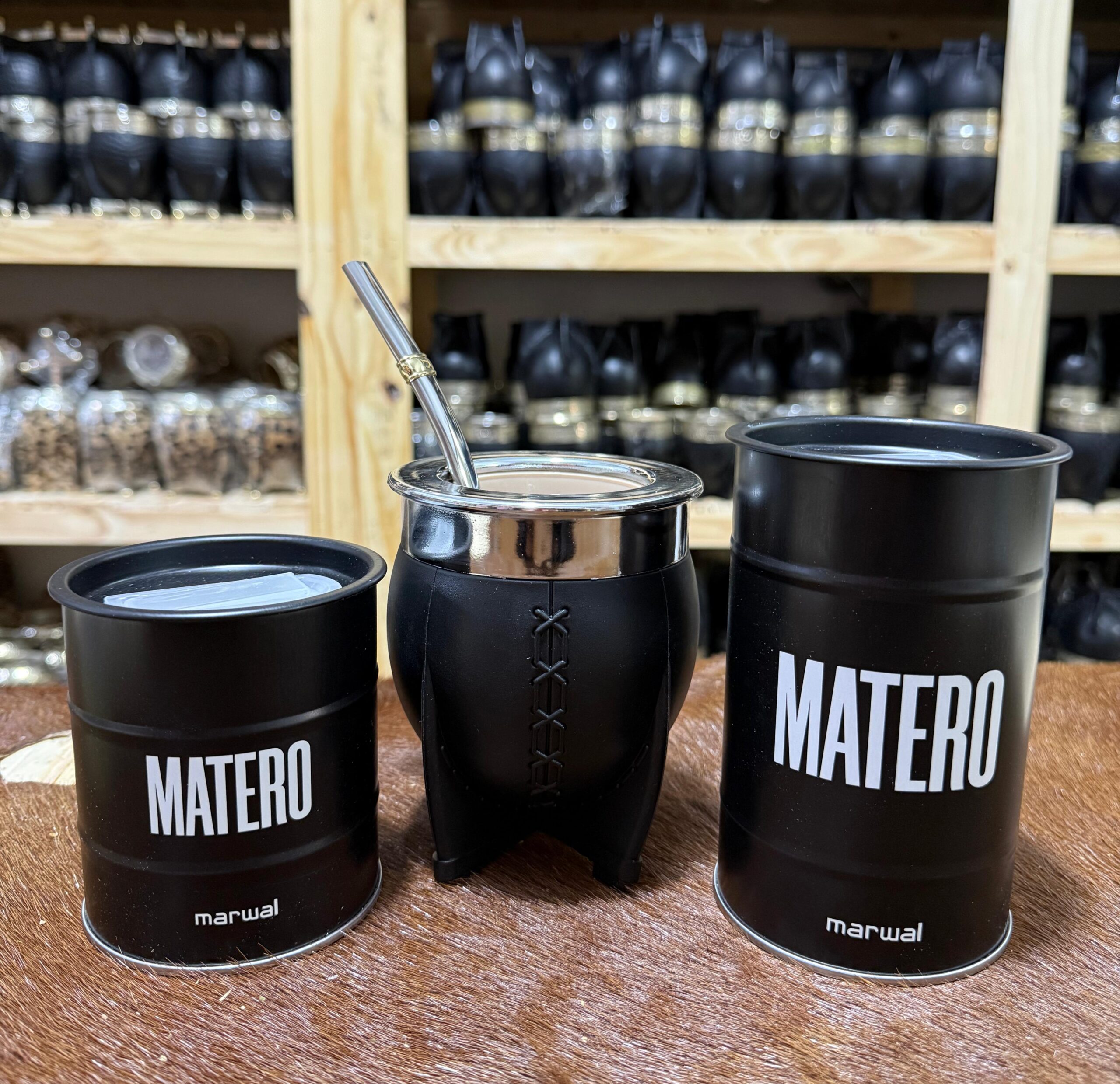 IMPERIAL PAMPA NEGRO CON BOMBILLA CHATA + YERBERO + AZUCARERO