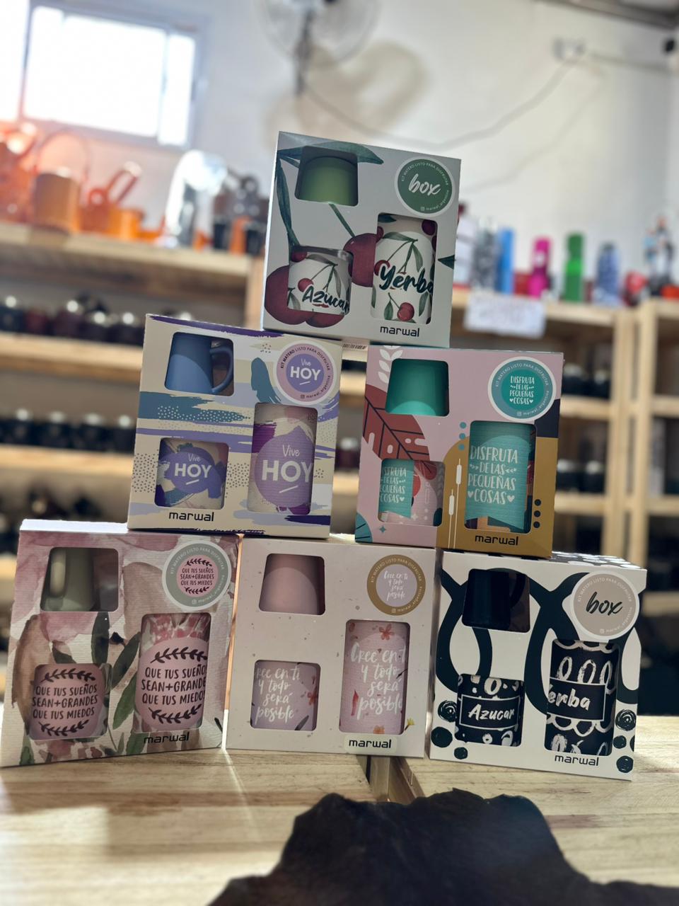 COMBO LATAS FORRADAS + MATE TERMICO DISEÑOS SURTIDOS