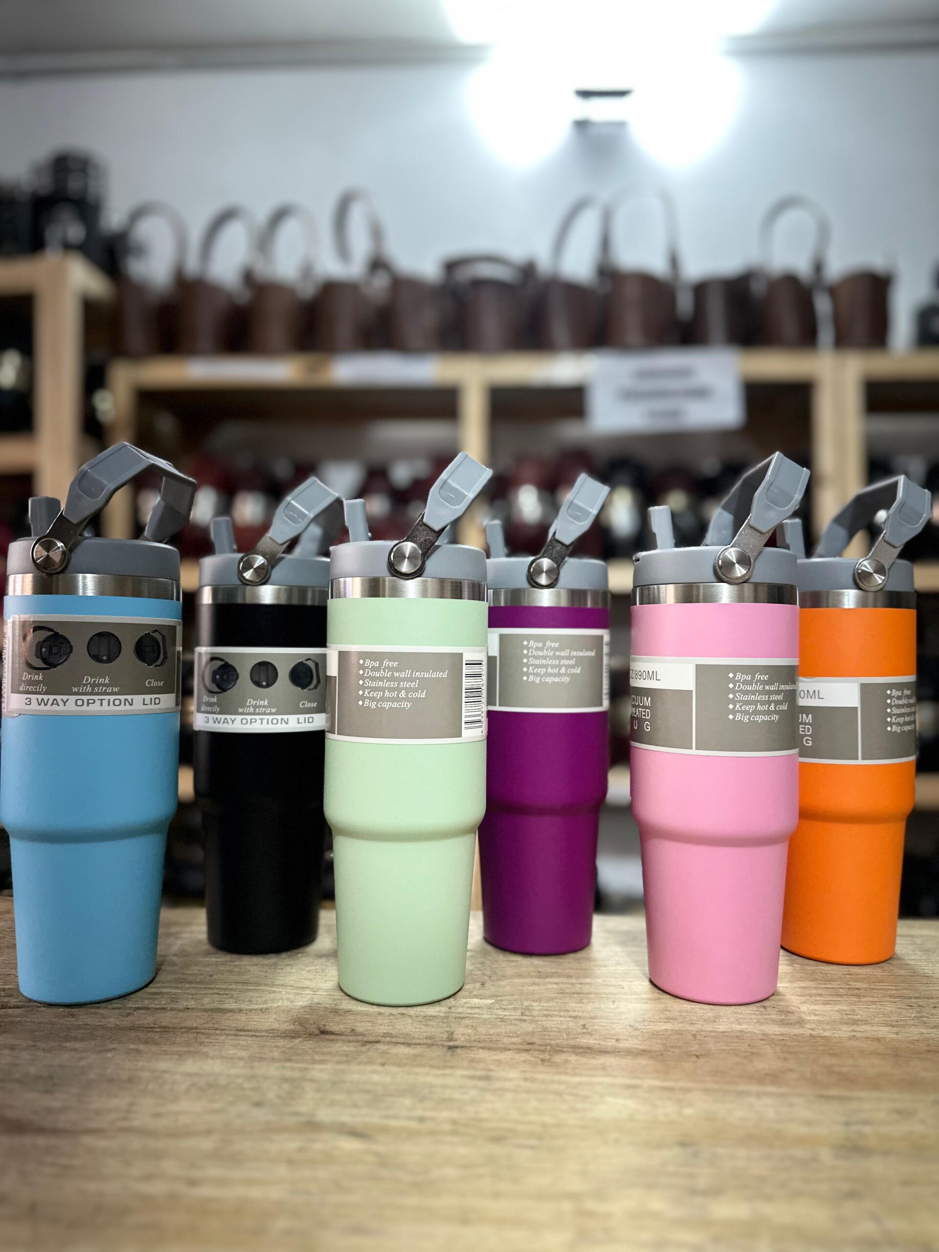 Vaso termico de 1L con manija y pico antivuelcos COLORES SURTIDOS