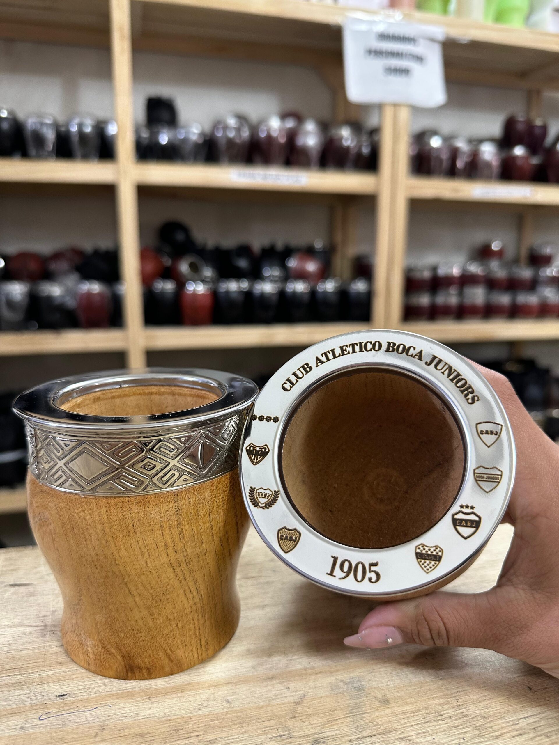 IMPERIAL ALGARROBO GUARDA DE ALPACA GRABADO BOCA JUNIORS