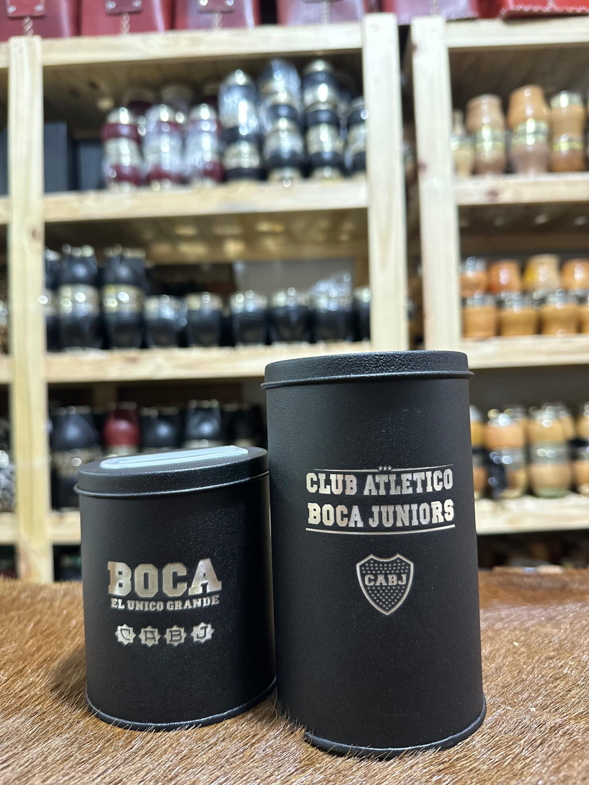 LATAS YERBERO + AZUCARERO NEGRAS GRABADA DE BOCA JUNIORS