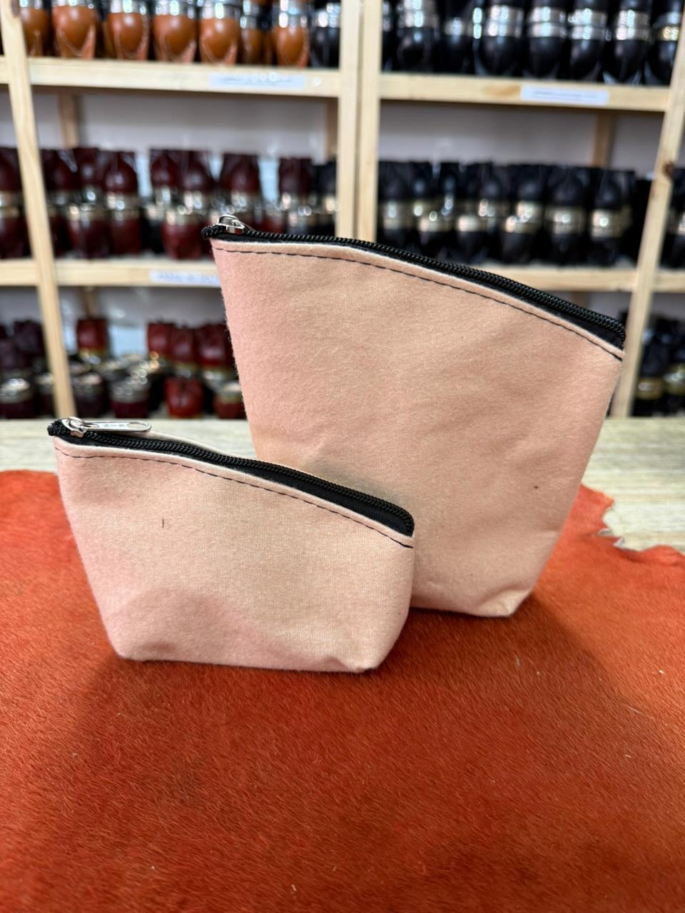 Chaulata yerbero + azucarero cuero gamuza con interior plastificado