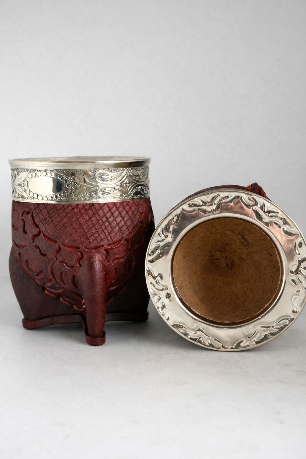 IMPERIAL GUARDA DE ALPACA CINCELADO CON CUERO REPUJADO BORRAVINO