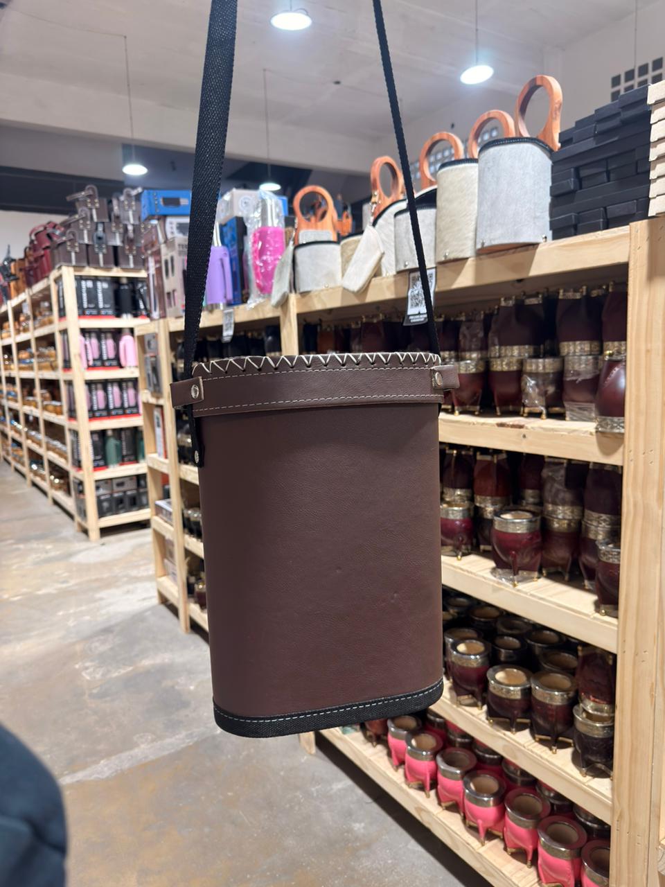 PORTATERMO DE CUERINA PARA TERMO 1,2LTS COLOR MARRÓN