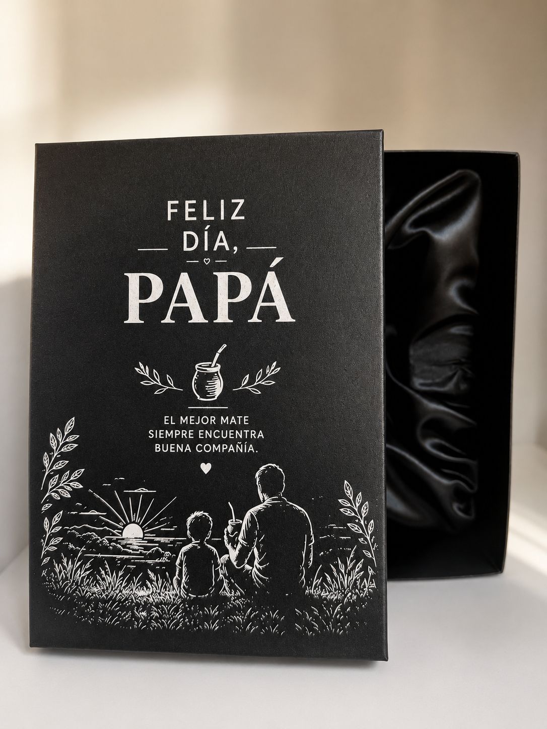 CAJA PRESENTACIÓN PARA MATE Y BOMBILLA PREMIUM - GRABADA FELIZ DÍA PAPÁ -