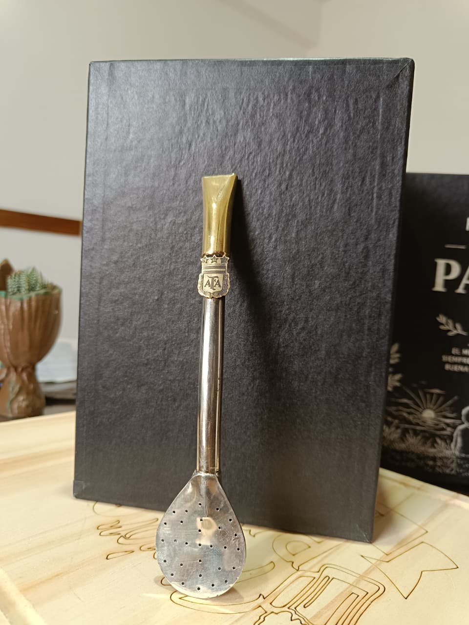 BOMBILLON DE ALPACA CON PICO DE BRONCE - DIJE ESCUDO AFA