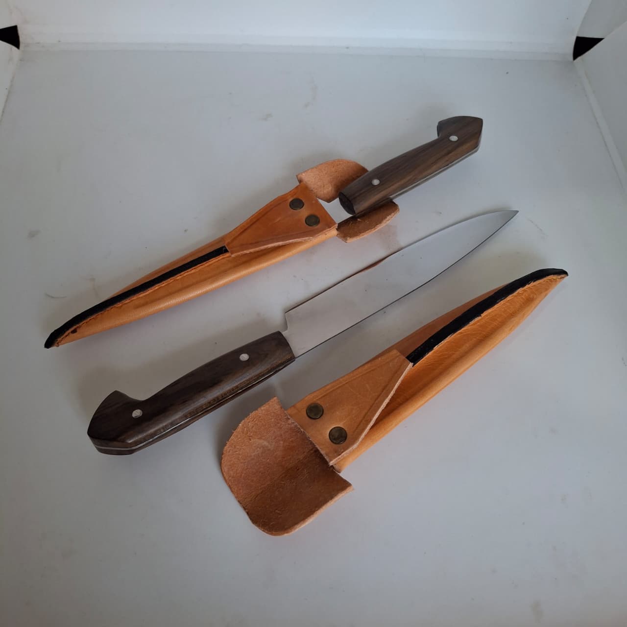 CUCHILLO CAMPERO CON ESTUCHE INCLUIDO