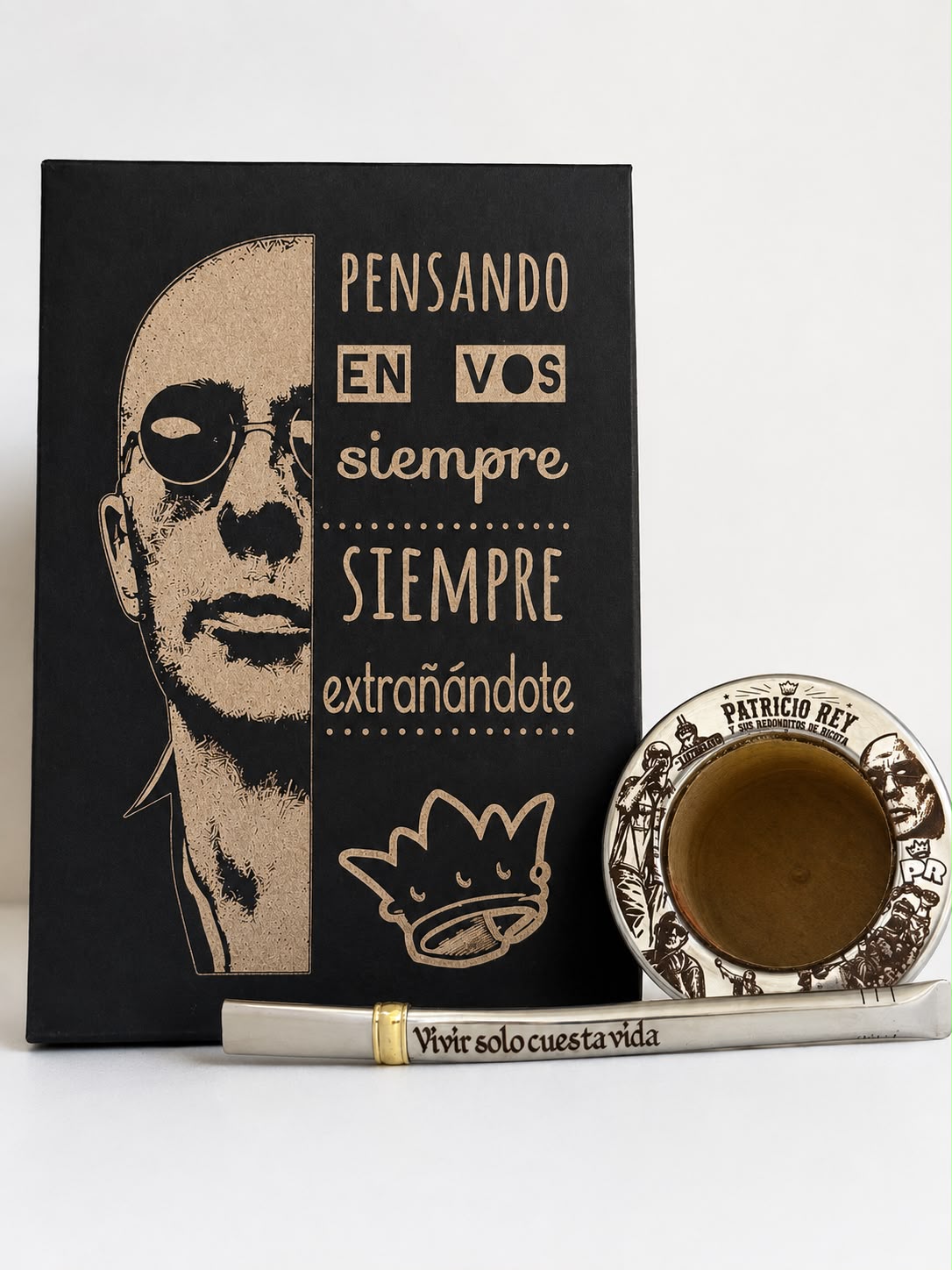 BOX INDIO SOLARI: CAJA PRESENTACIÓN, CAMIONERO LAQUEADO BRILLOSO Y BOMBILLA CHATA [TODO GRABADO]