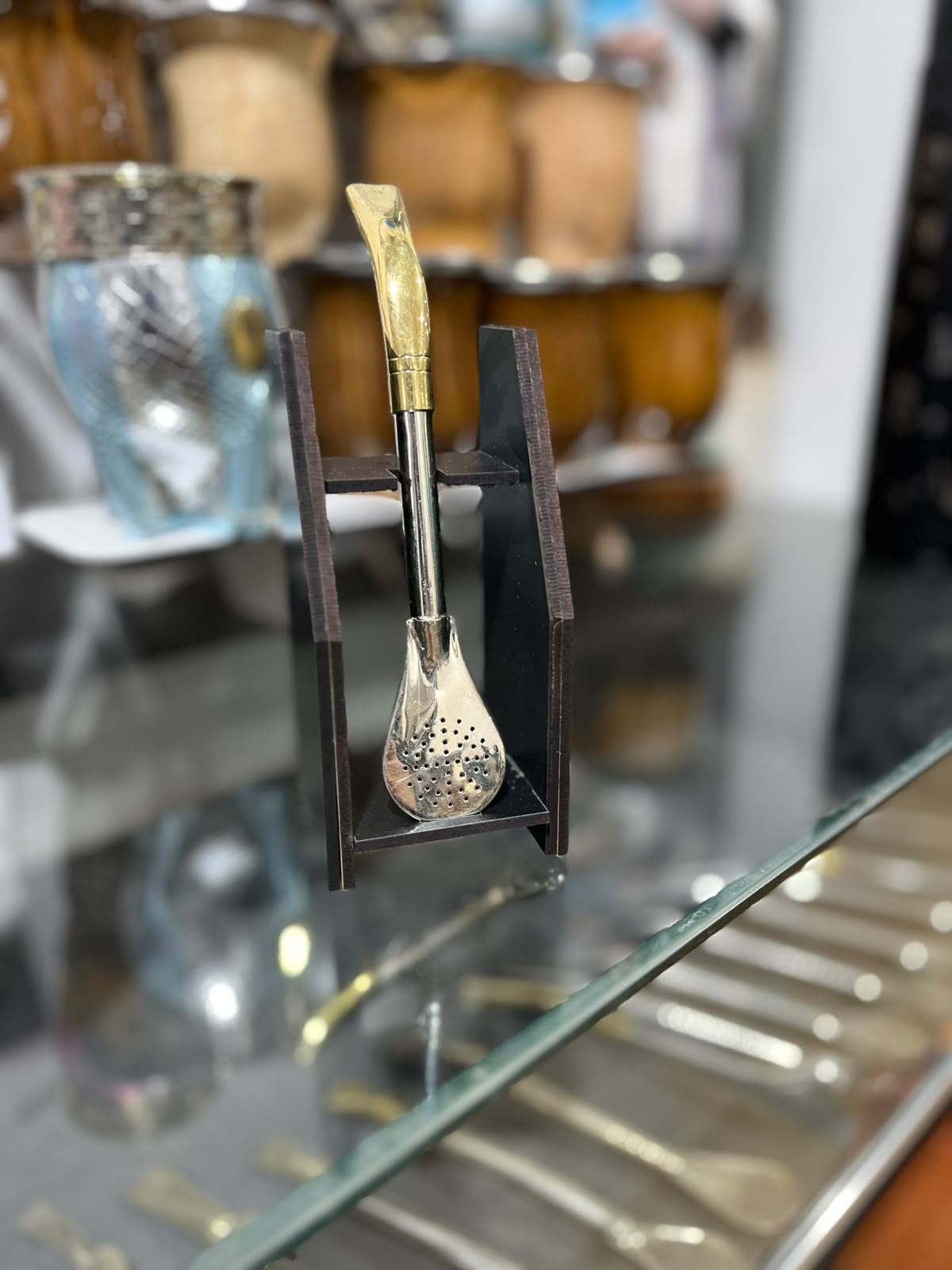 EXHIBIDOR INDIVIDUAL DE MADERA PARA BOMBILLA