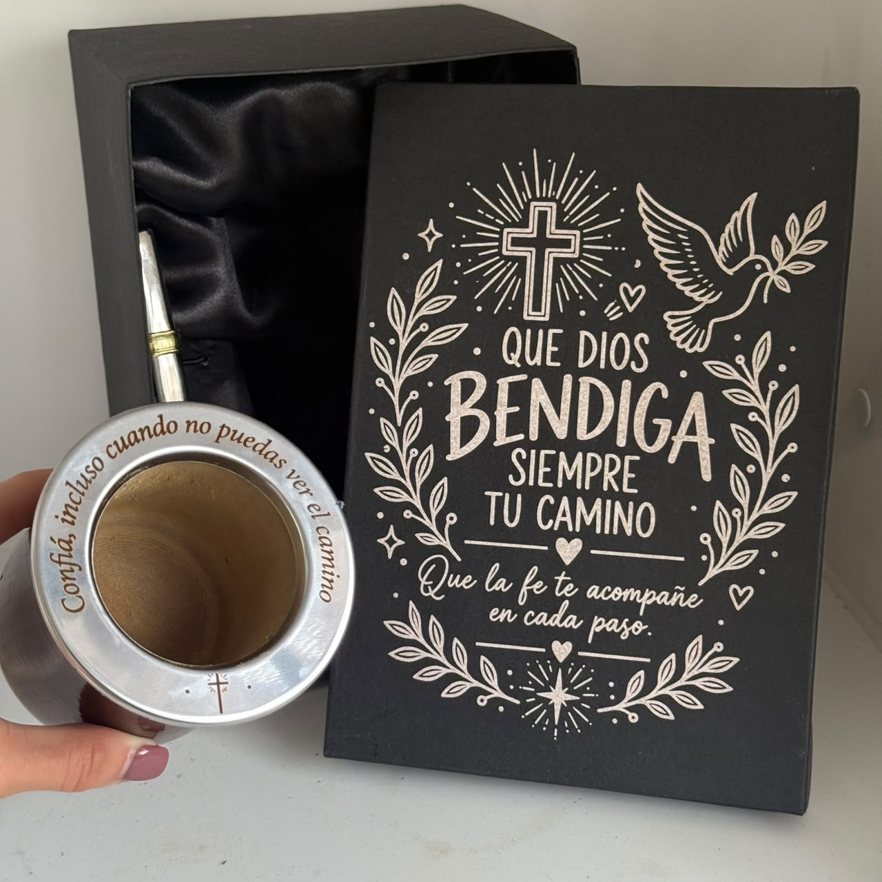 BOX "FE" : CAJA PRESENTACIÓN, CAMIONERO LAQUEADO BRILLOSO Y BOMBILLA CHATA